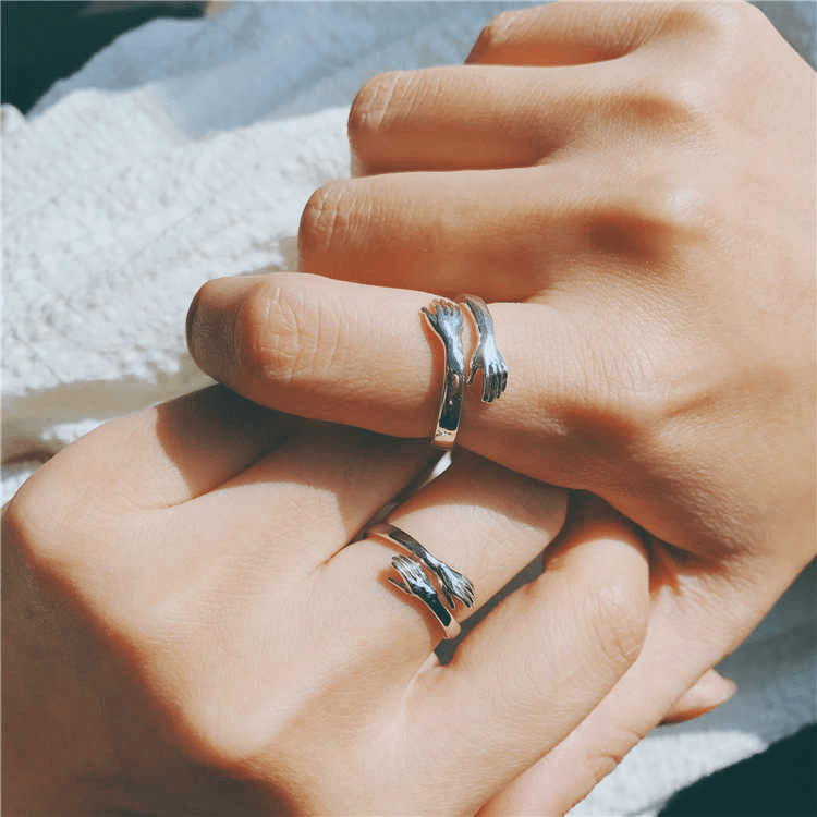 Umarmungsring für Paare – Ein Zeichen der Liebe
